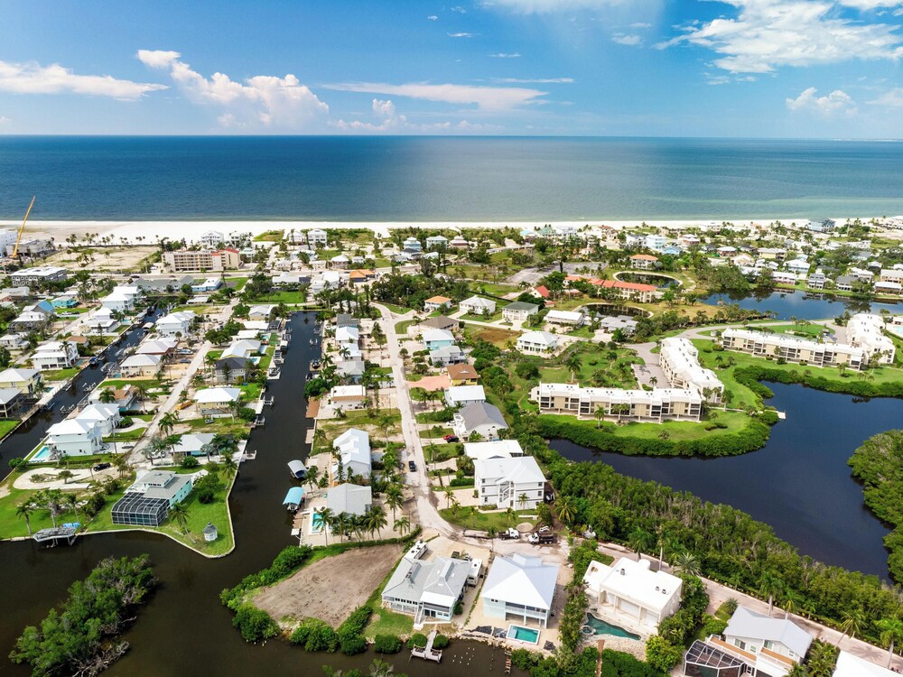 Dolphin Bay by Distinctive Beach Rentals