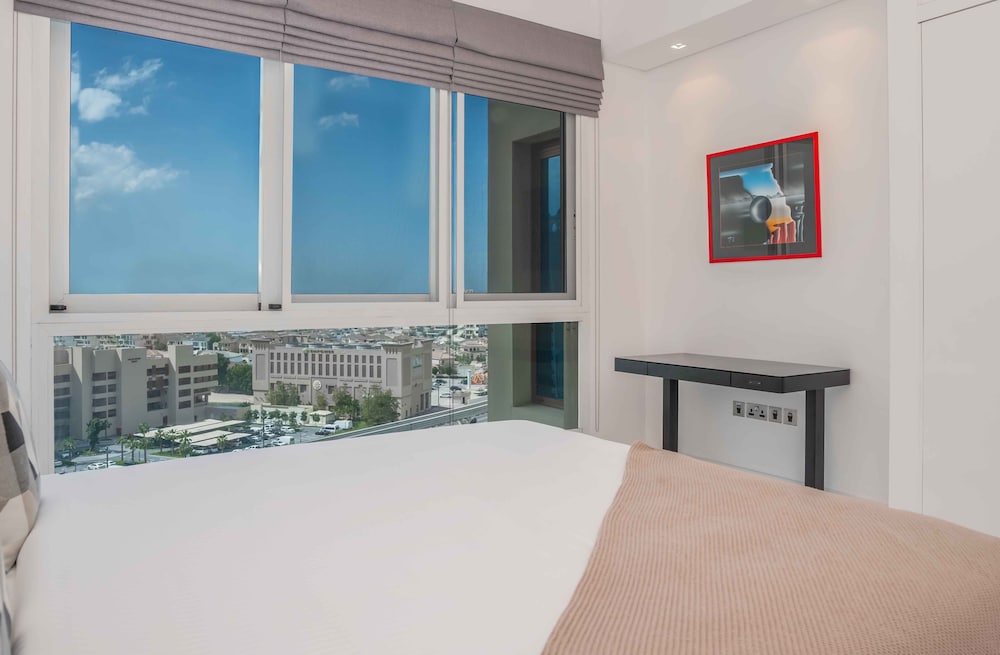 Spacious 2BR Marina Residence 4