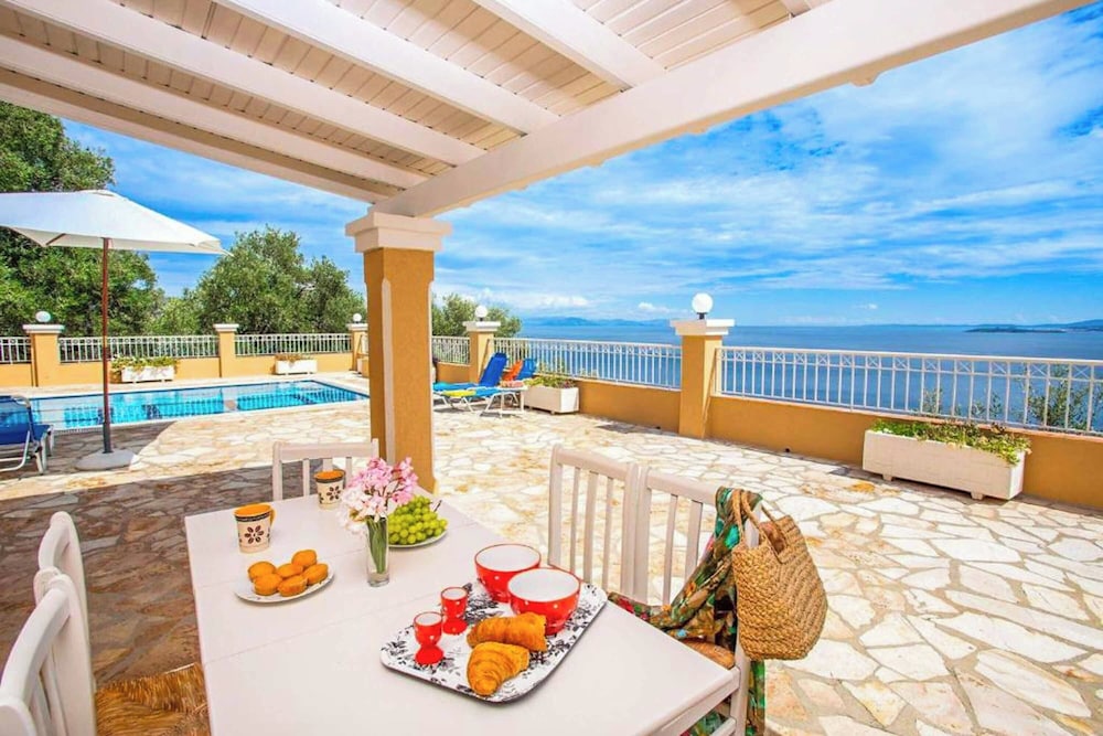 Villa Elena Costa