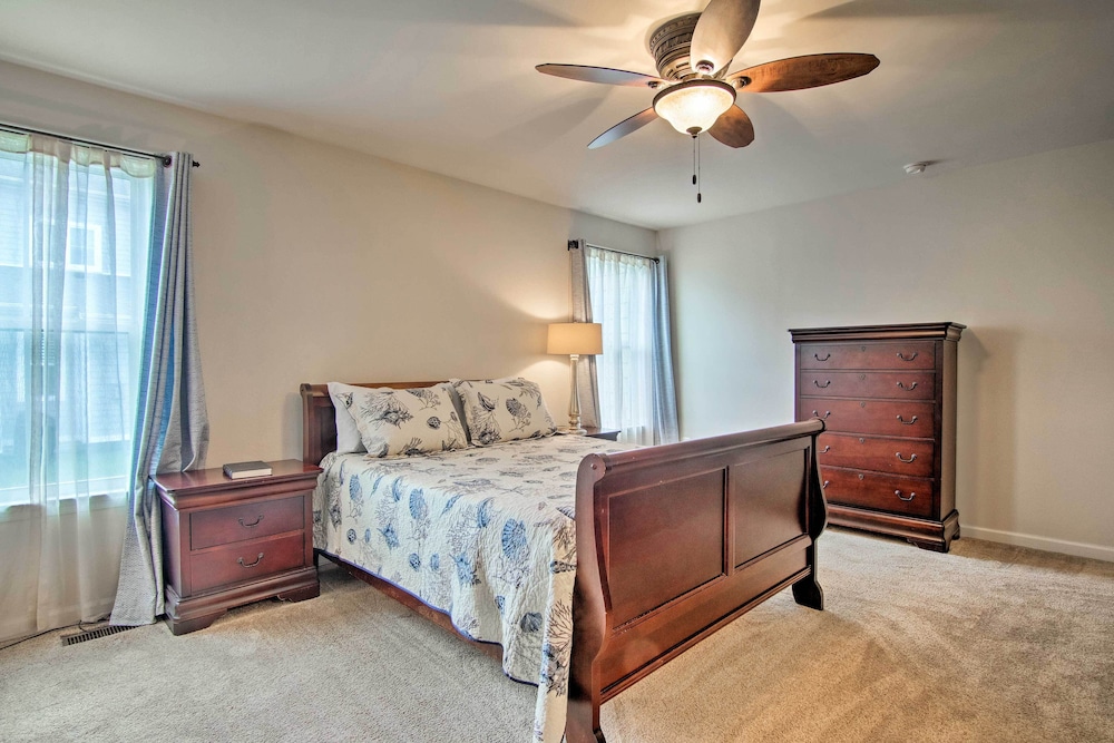 Great for Groups: Bayside Resort Home w/ Patio
