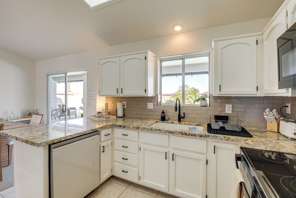 NEW Listing! Havasu Sunscape & Getaway w/ Views!