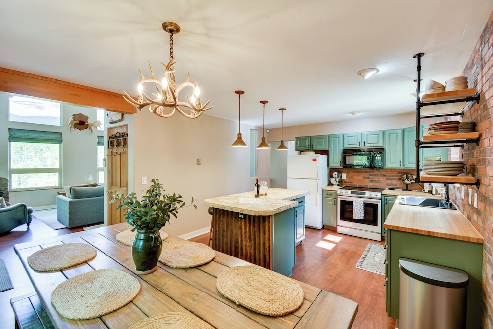 Hot Tub & Deck: Cabin Near Dtwn Alma & Breck
