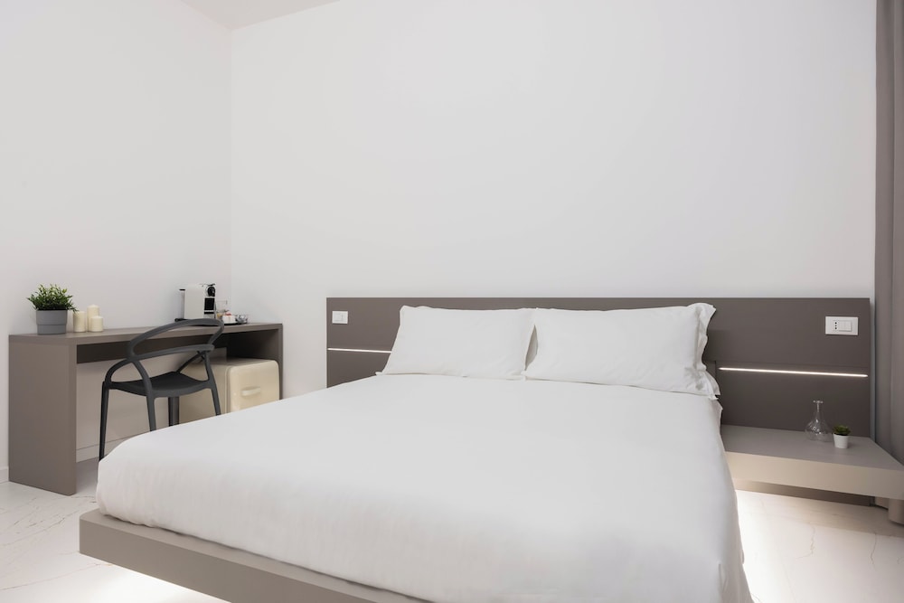 Excelsior Station Suite