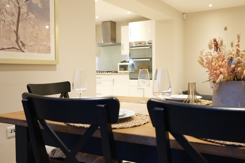 Bicester Villa-6bed-sleeps 14