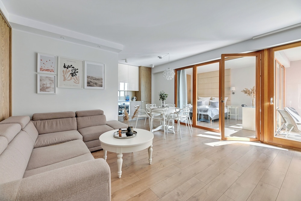 Aura - Riverside & Parking by Downtown Apartments
