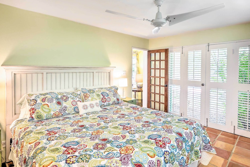 Bright St Thomas Getaway W/pool, 3Mi to Magens Bay
