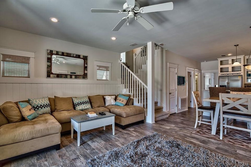 SHELL OF A GOOD TIME 3 Bedroom Holiday Home by Five Star Properties