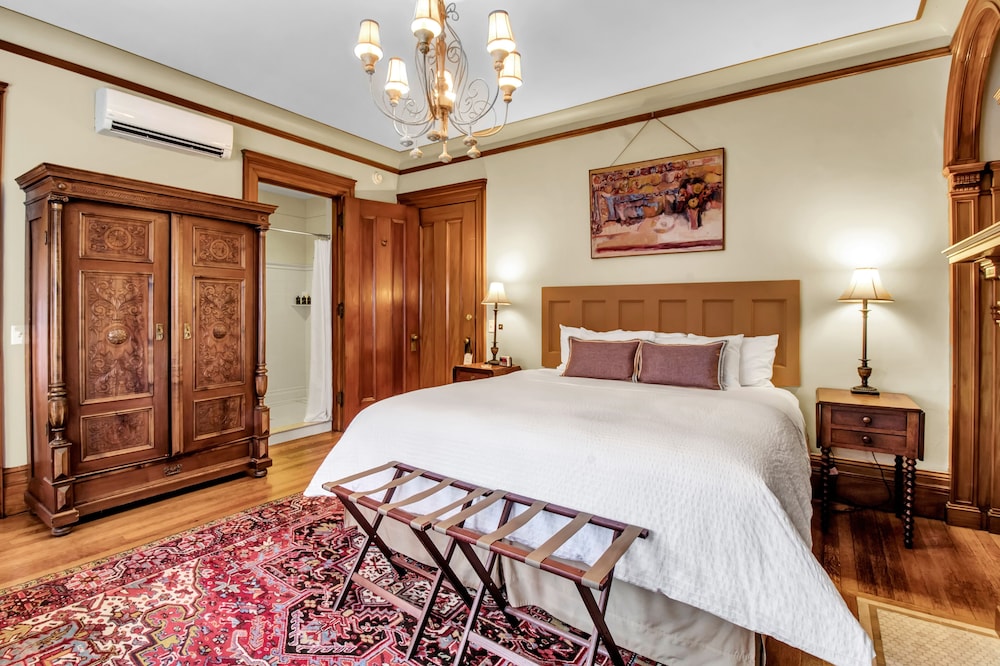 Buffalo Vacations - InnBuffalo off Elmwood - Property Image 11