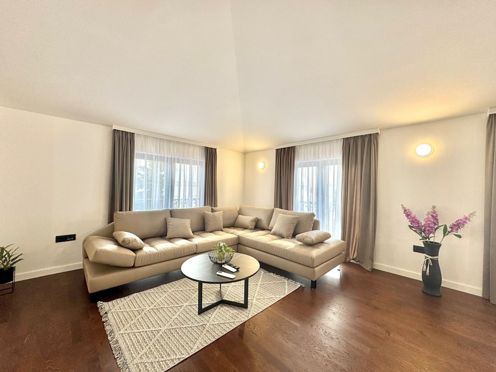Sunny Bay Apartments