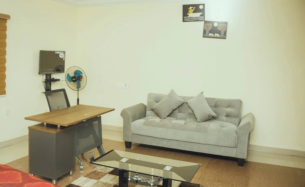 ROSSY'S APARTMENTS