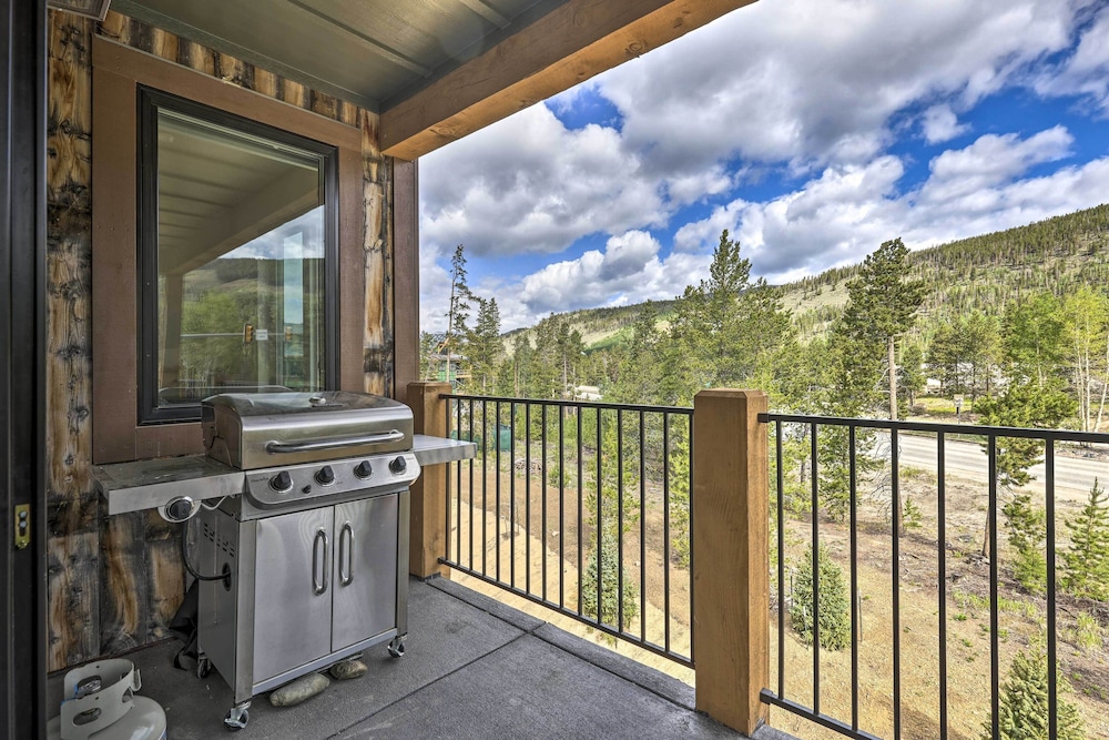 Walk to Lifts: Condo w/ Mtn Views in Keystone! view 2