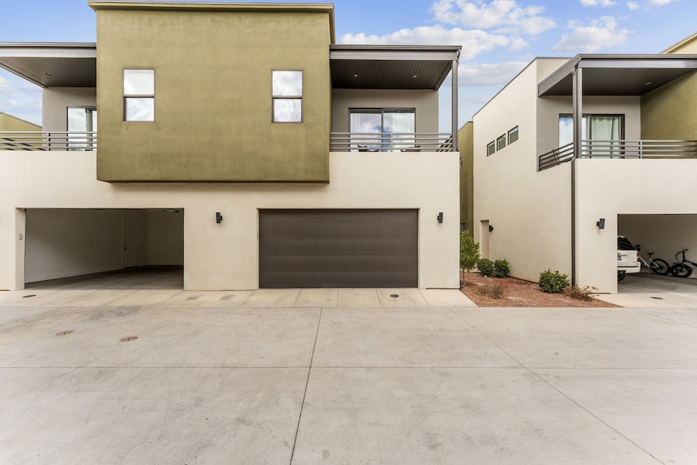 Villa #12 At Bloomington Country Club 4 Bedroom Townhouse
