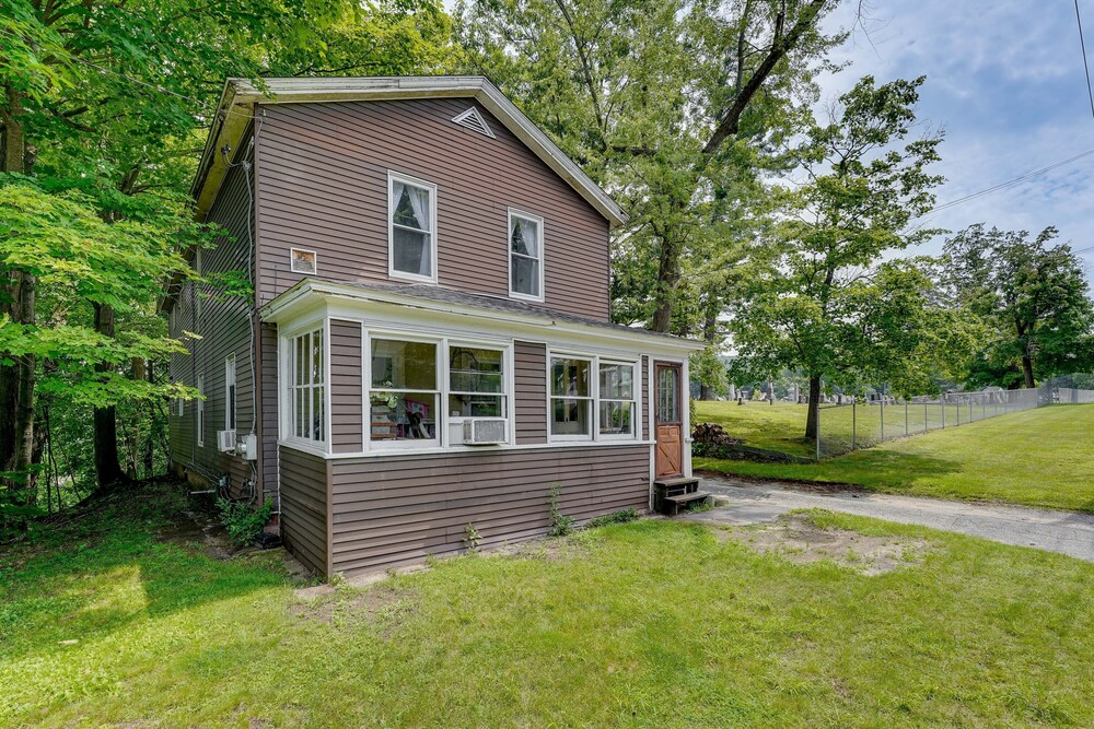 Outdoorsy Oasis w/ Screened Porch in Claremont