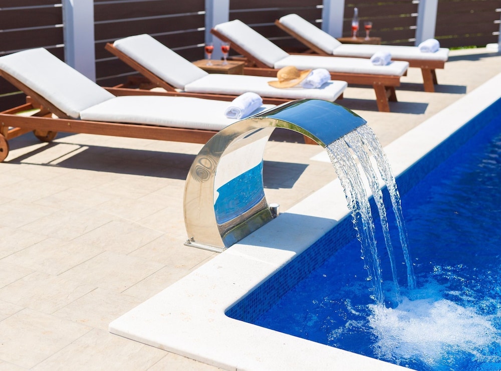 Tranquil Getaway Polje Villa With Pool