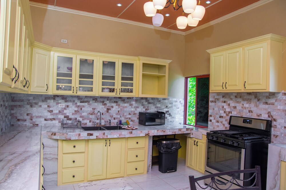 Beach-Pool-Sun-family-6 bedroom getaway view 4