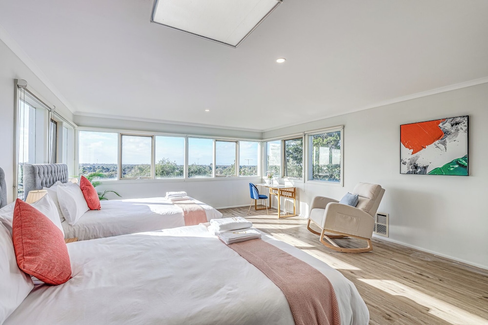 StayAU Gorgeous 5BR BBQ Home Geelong