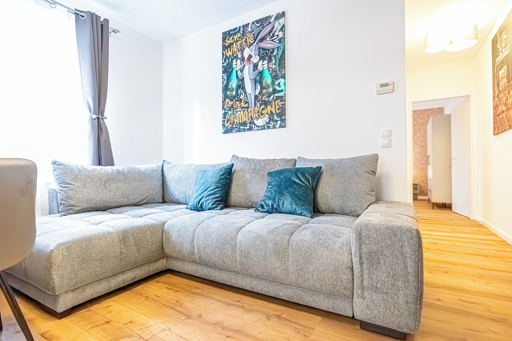 Amazing 2BR 1LR Apt Near Donaustadt