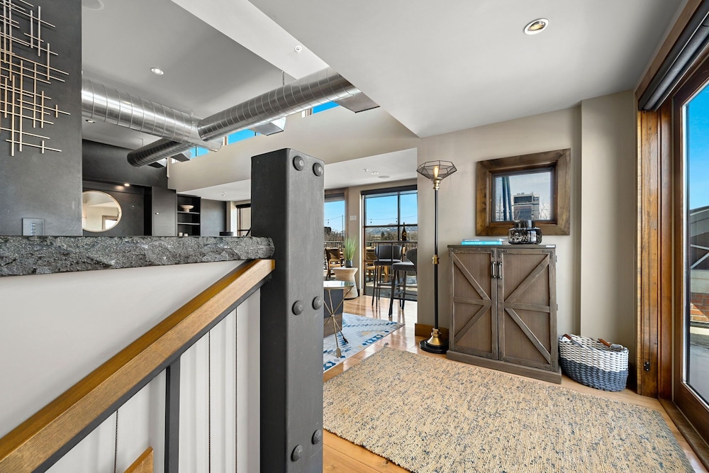 Penthouse With Mountain Views in Heart of Old Town