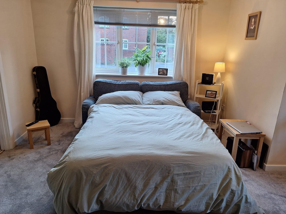 Stratford-upon-avon - Sleeps 4 - Pets Allowed view 3