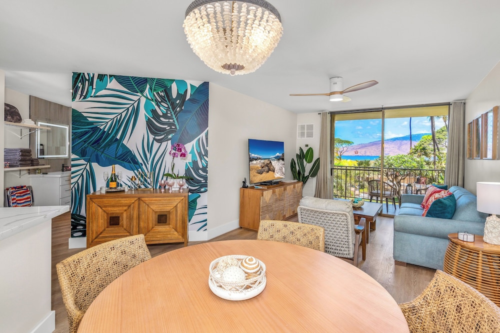 Hip Hawaiian Oceanfront Vistas