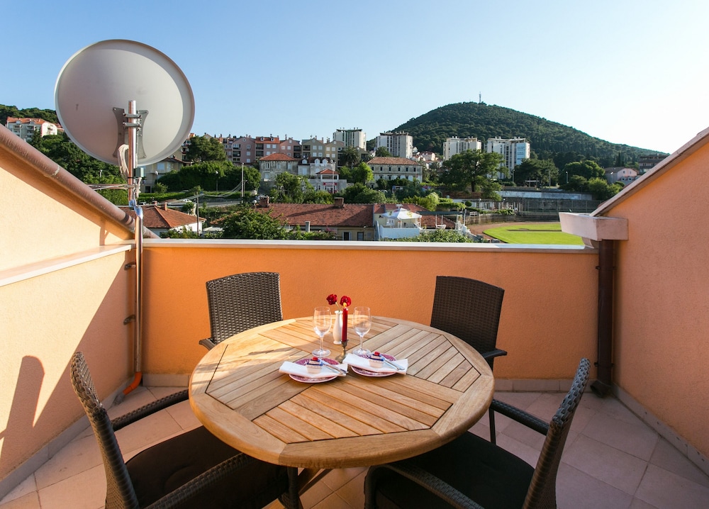 Apartments Miramare & Campara
