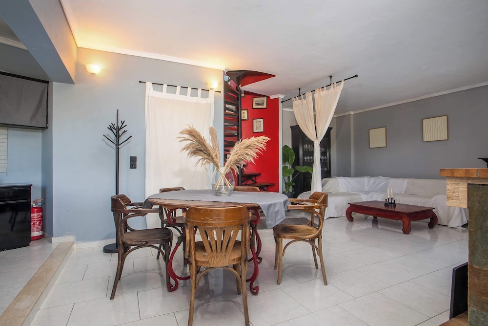 Villa Lilienne - Tranquil Escape With Private Garden Balcony