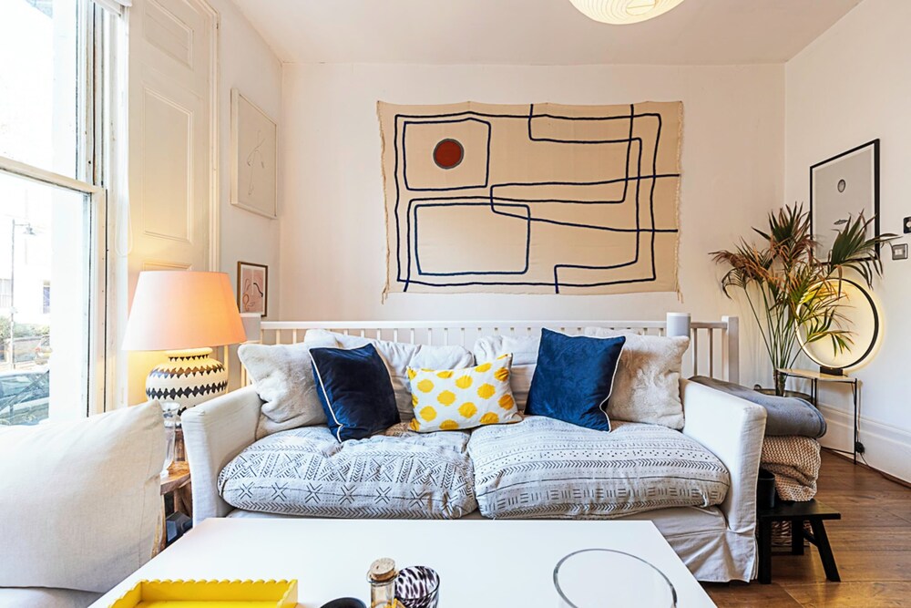 Colourful and Cosy Home in De Beauvoir Town
