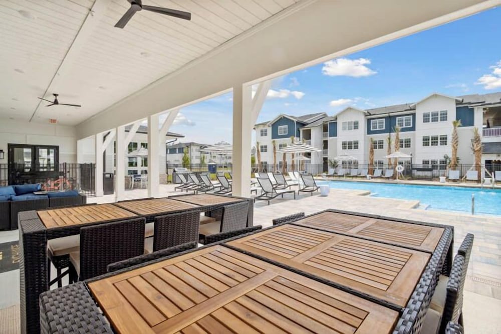 Luxurious Apartments - Pool Gym Bikes