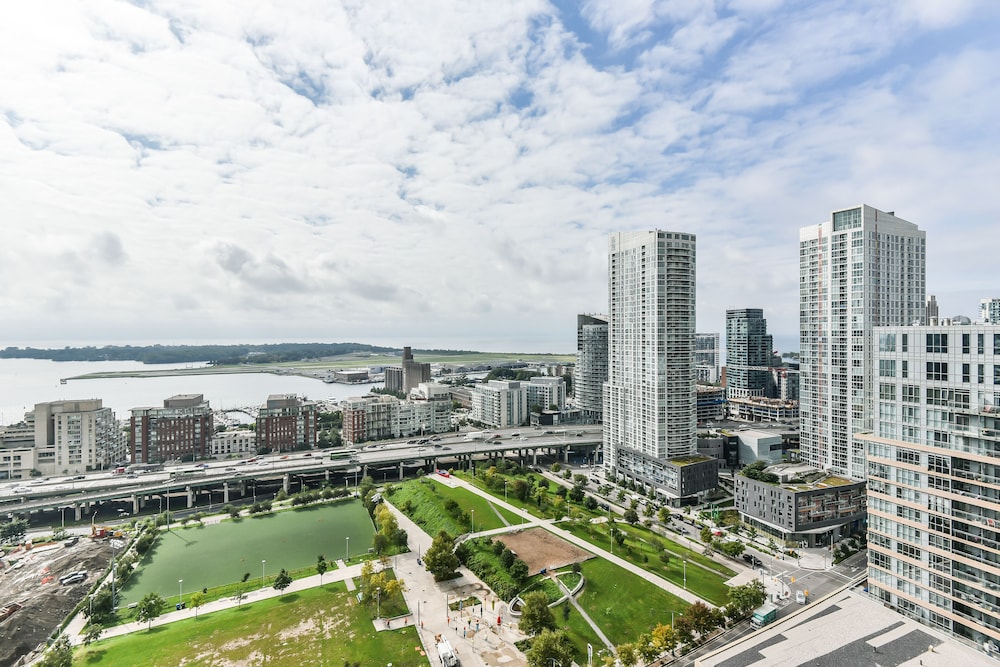 Iceboat Terrace Luxury Condos - Image 4