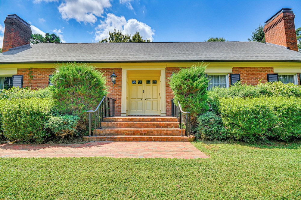 2 Mi to Main St Thomasville: Family Home w/ Games