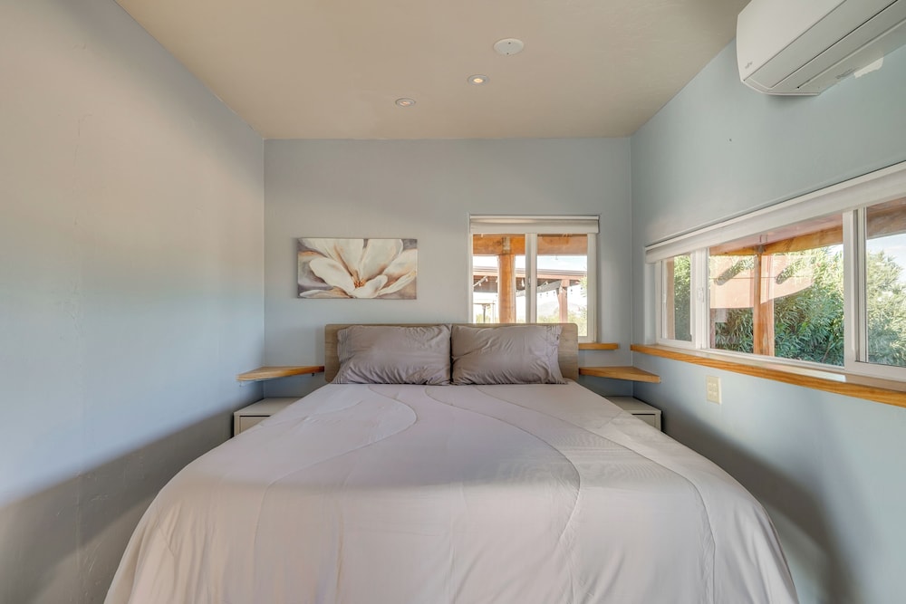 55-plus Desert Oasis in Benson w/ Mountain Views