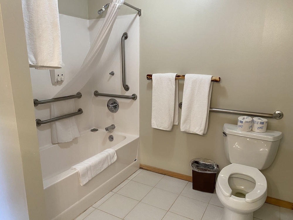 Gunflint Lodge & Outfitters