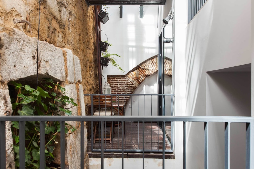 The Old Stables Chiado Apartments