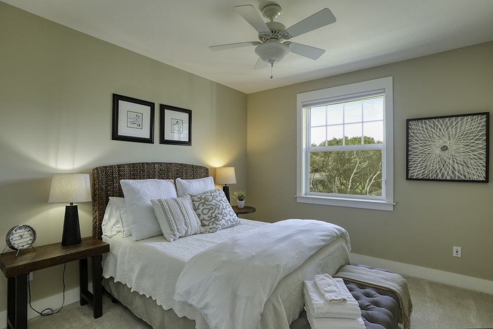 552 Paseo Street 4 Bedroom Home by RedAwning view 4