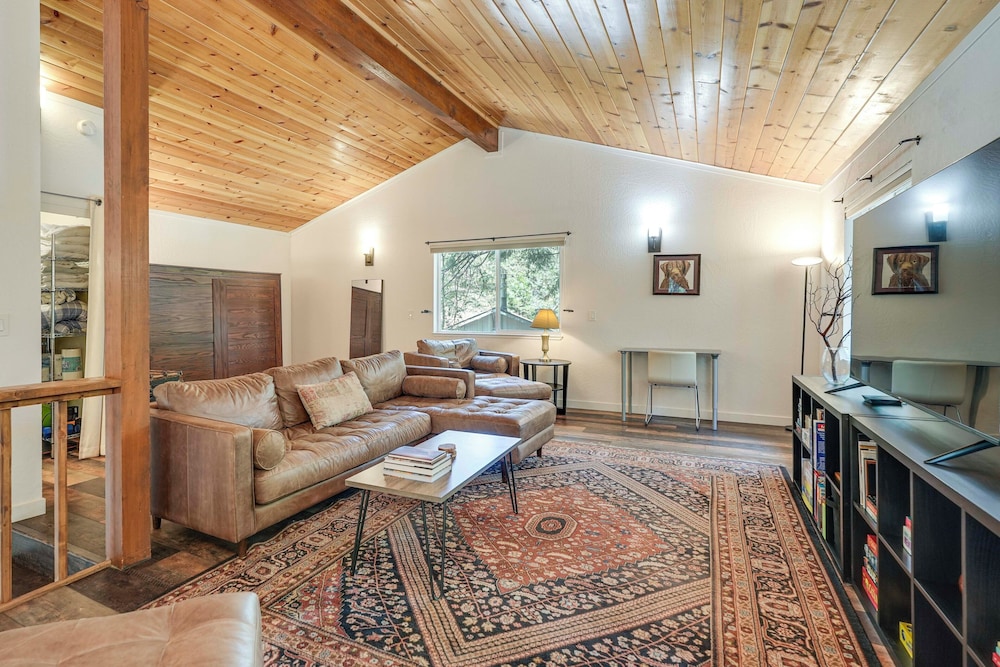 Private Lake Access: Pet-friendly Home in Arnold!