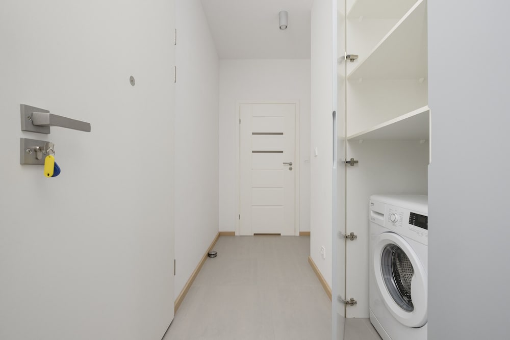 Bobrowiecka Modern Apartment by Renters