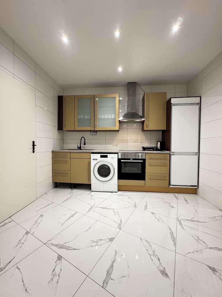 Lovely 4BR Apt Near Kaufpark Alterlaa
