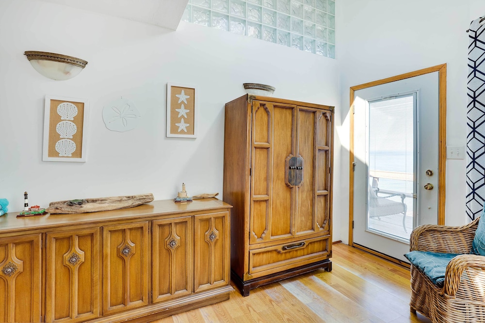 Lakefront Geneva Vacation Rental - Walk to Strip!