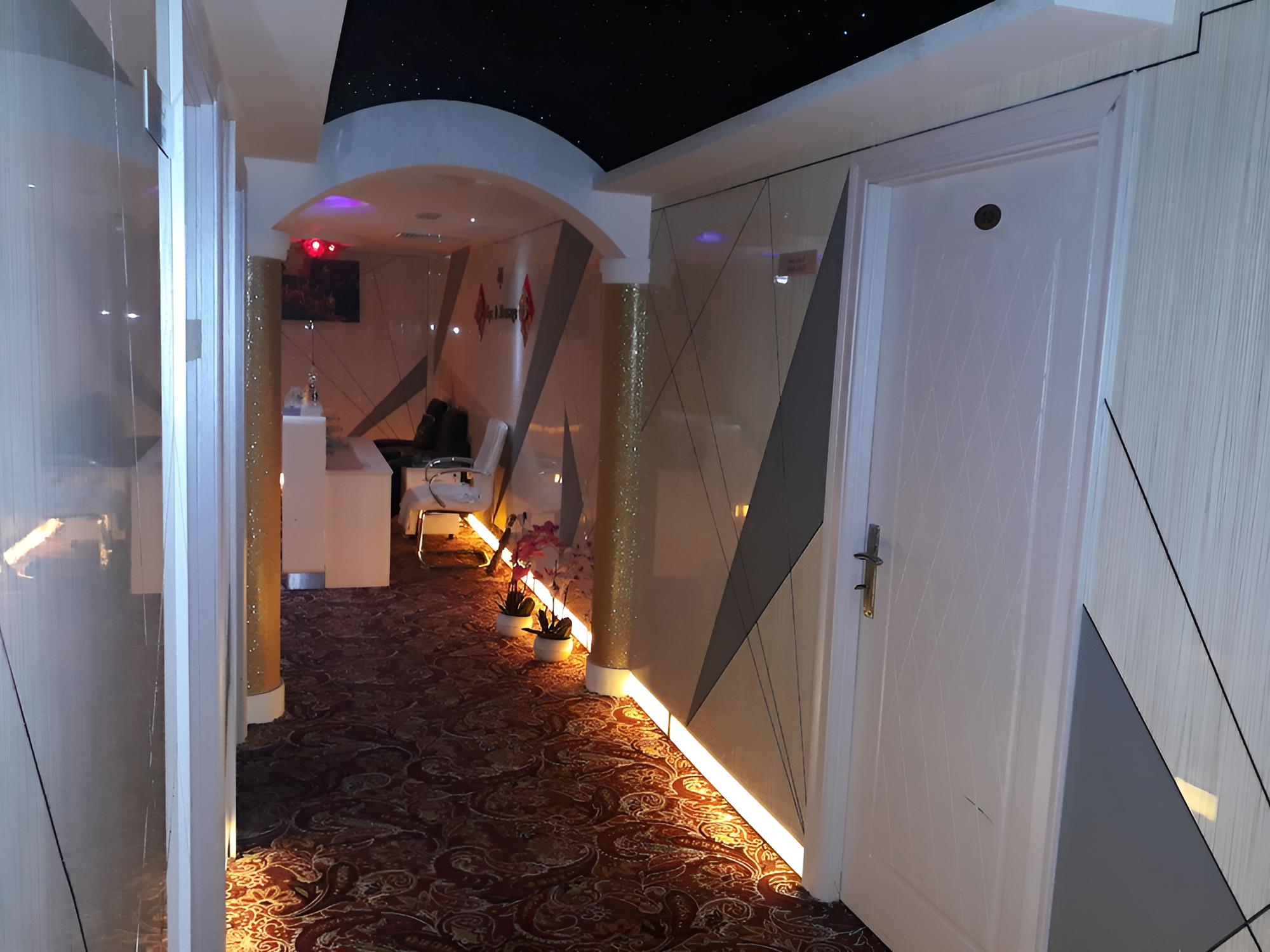 Montreal Naif Hotel