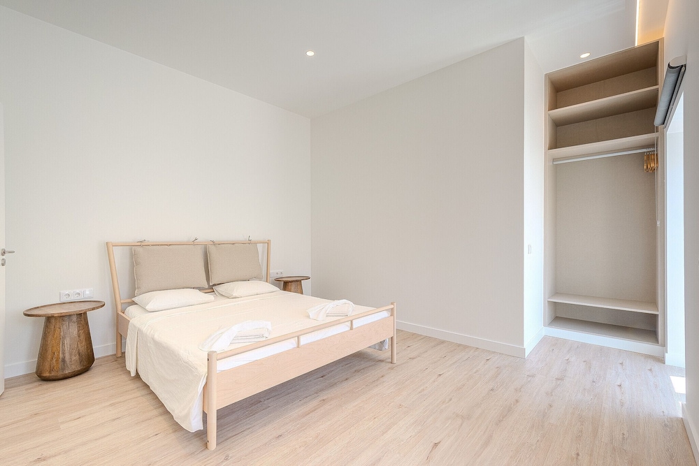 Downtown 1 Bedroom Apartment E