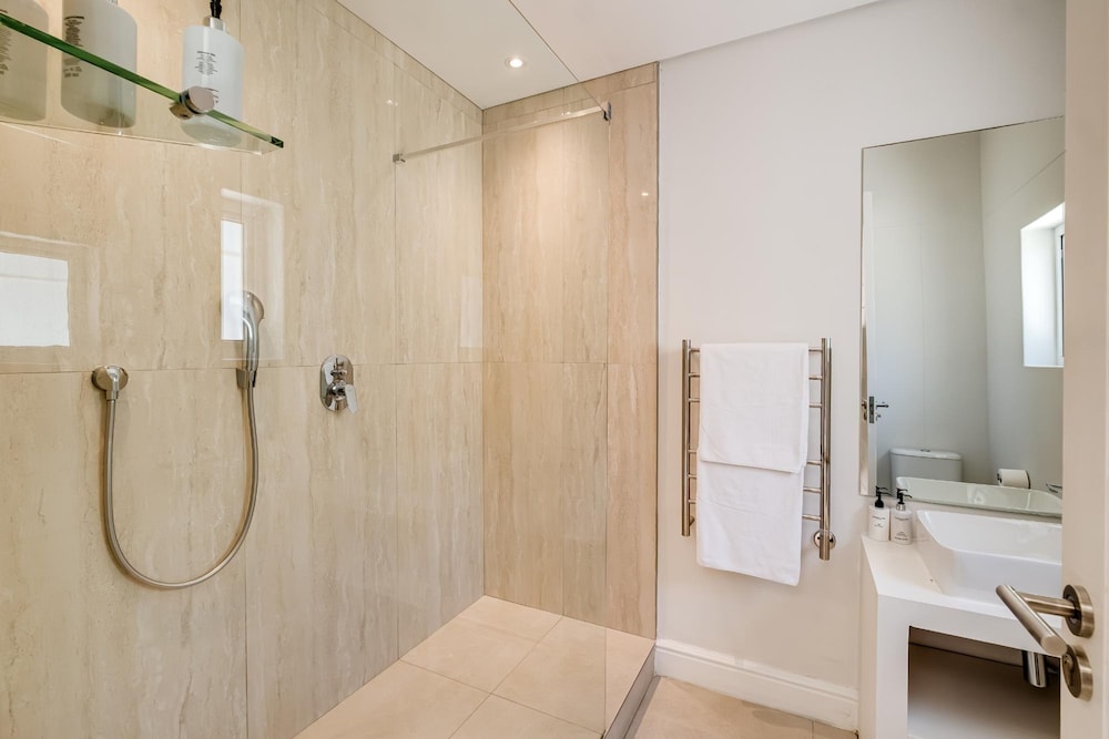 Camps Bay Villa w Views Pool Sapphire Tide Retreat