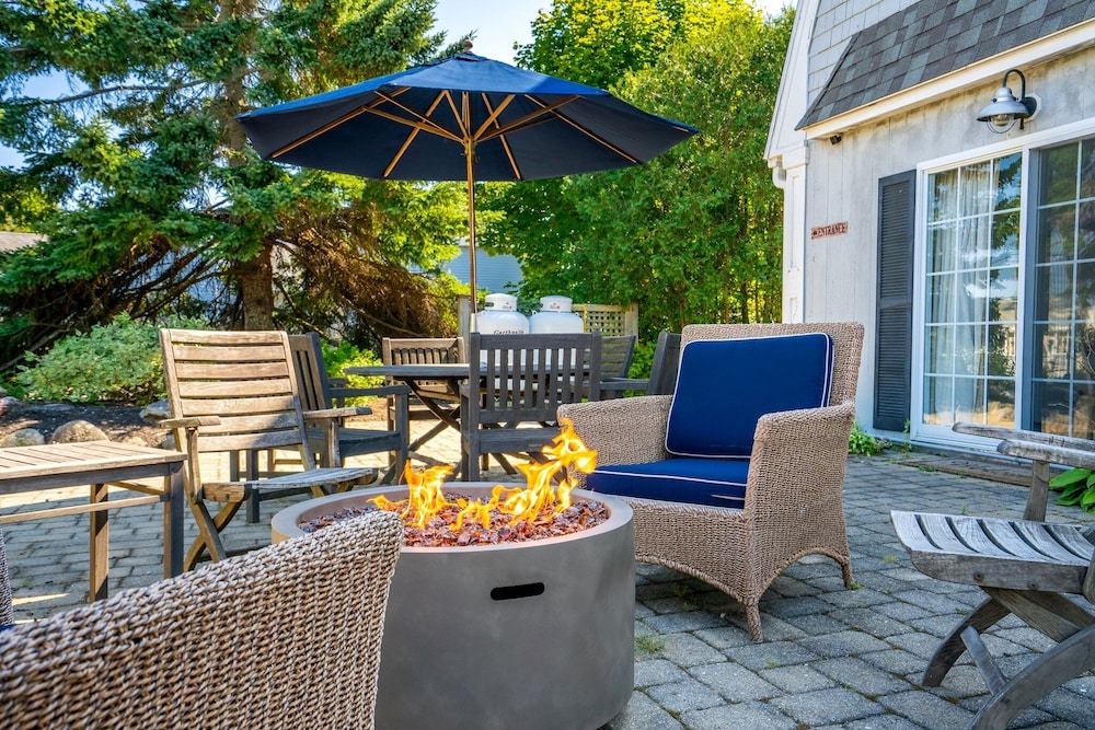 Beachwood Getaway Sleeps 10!