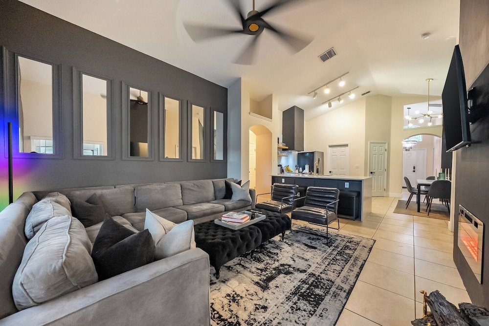 Private King BR + Pool Access Near Disney