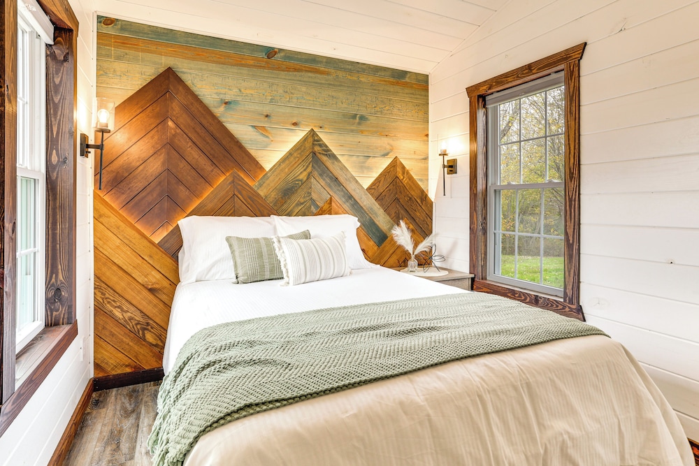 Hot Tub, Fire Pit, Bbq, On-site Pond: Kenton Cabin
