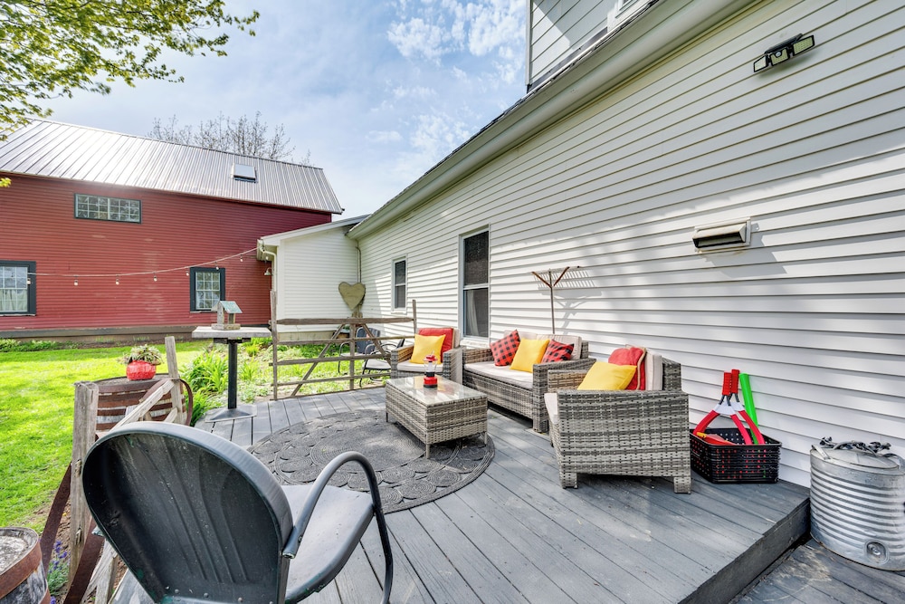 True North Farm House - Historic Family Home