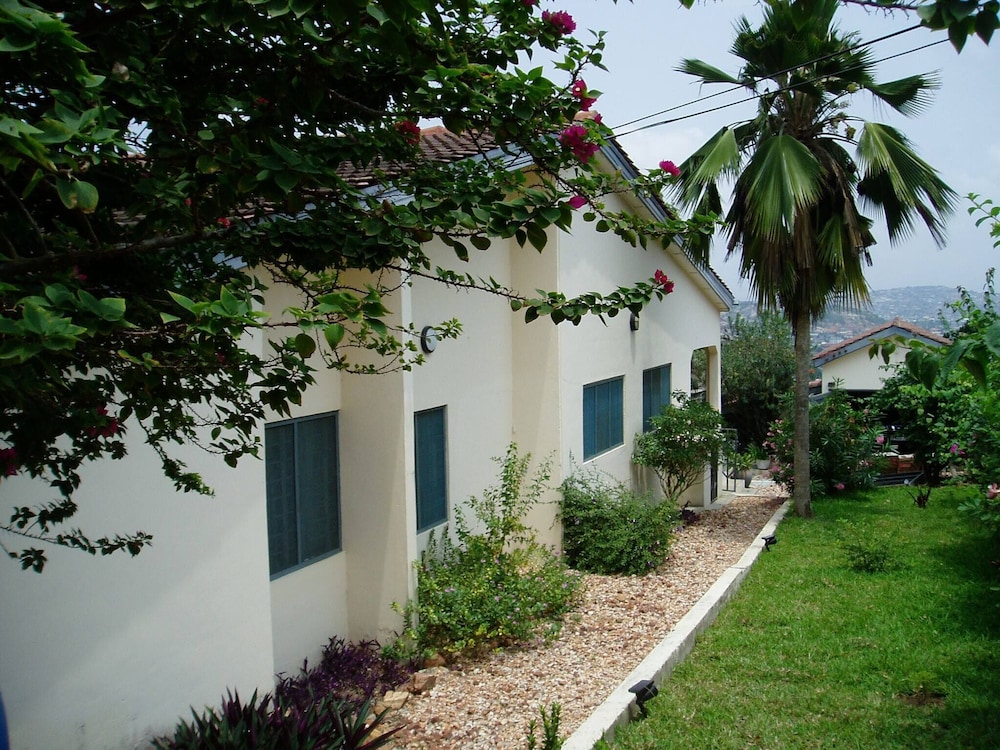 Nimohs' Holiday Home Mccarthy Hill Accra-ghana With Acs