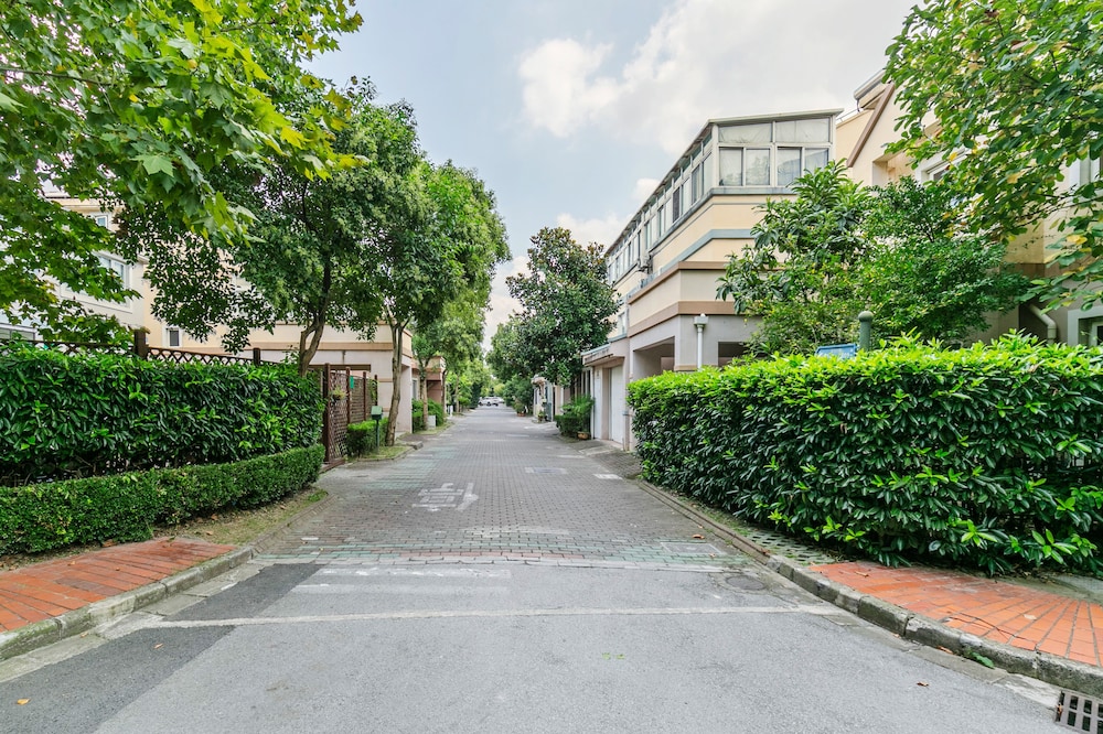 Cambridge Villa with 5 BRs