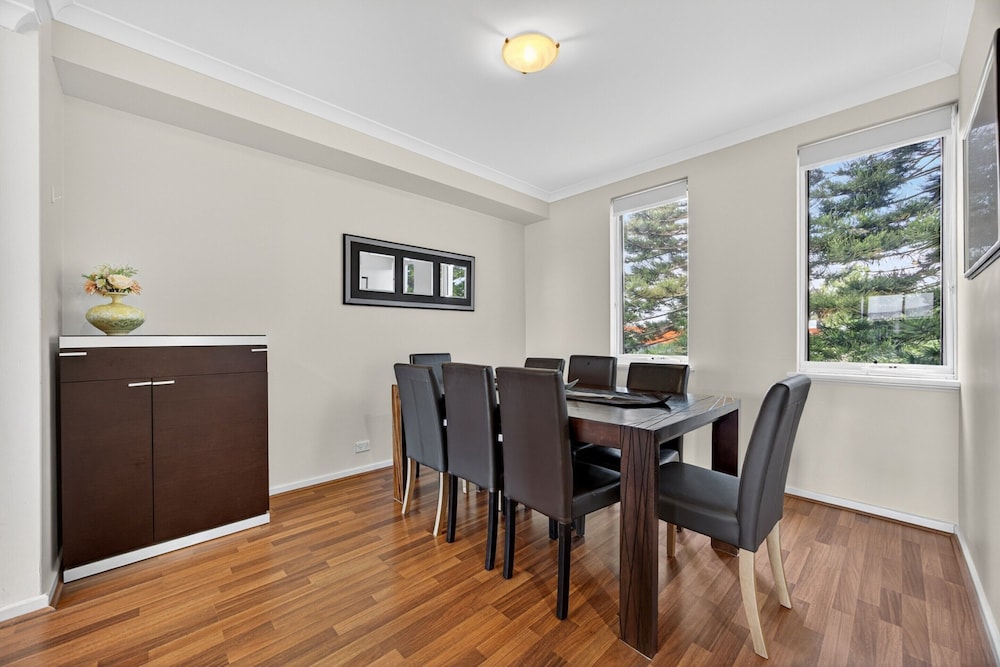 Serene 2-bed Apartment by the Canal