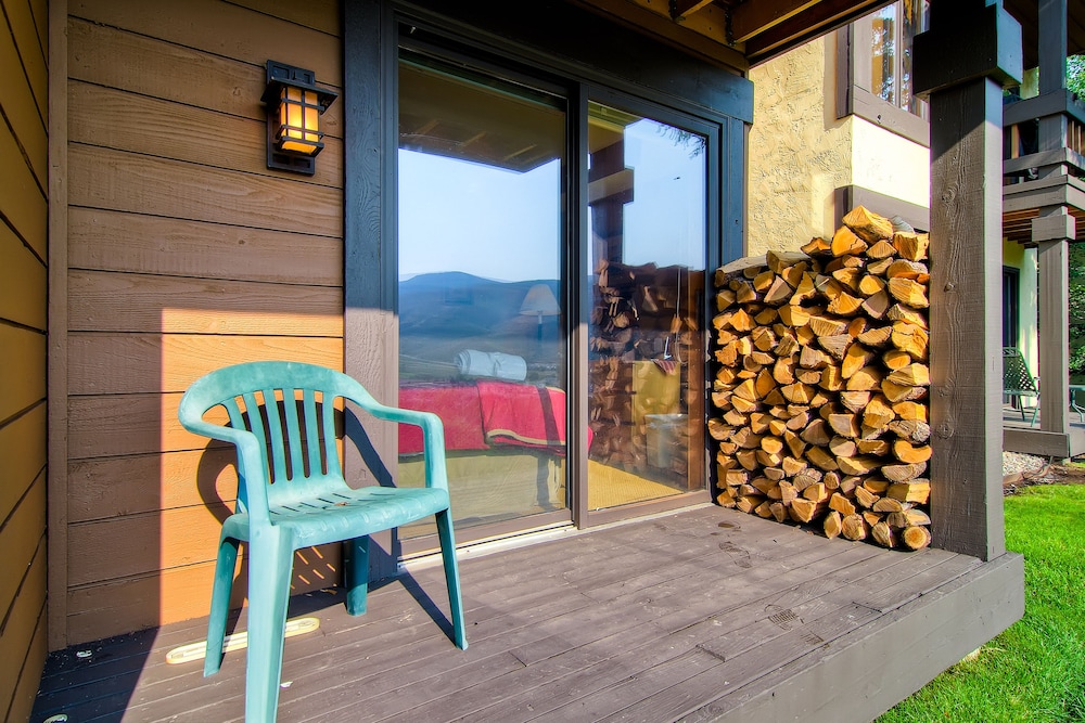 Hotel Ridgepoint Townhomes by East West Hospitality - Image 1