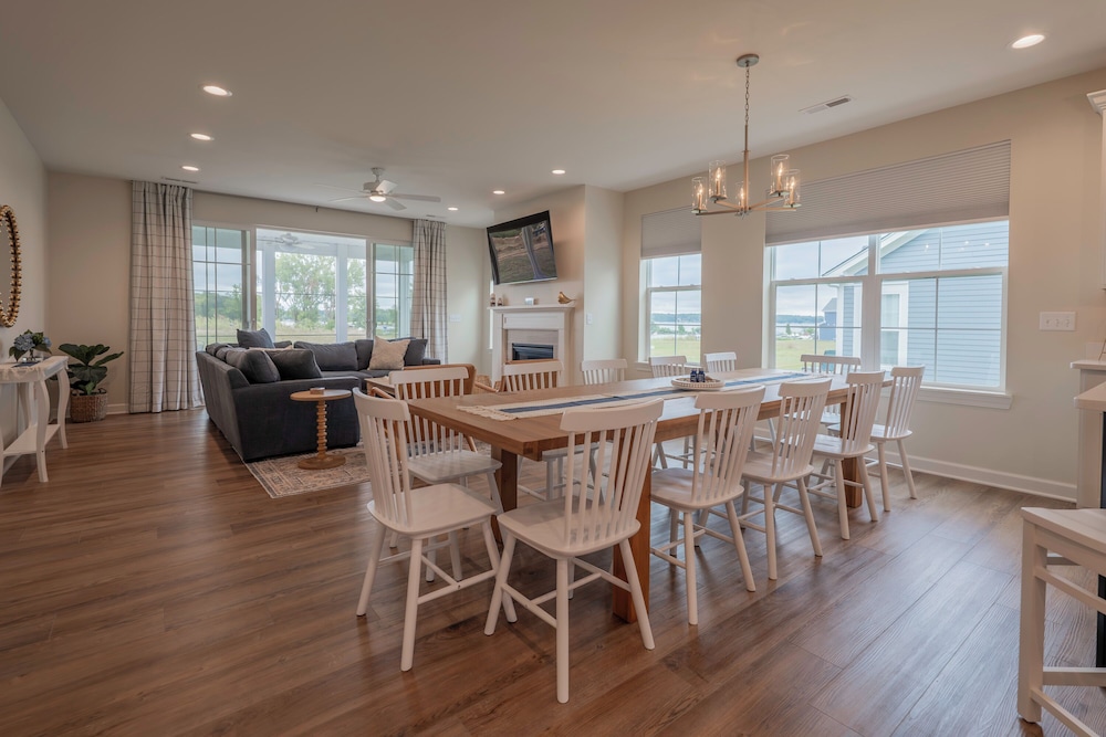 2728 Harbor Court